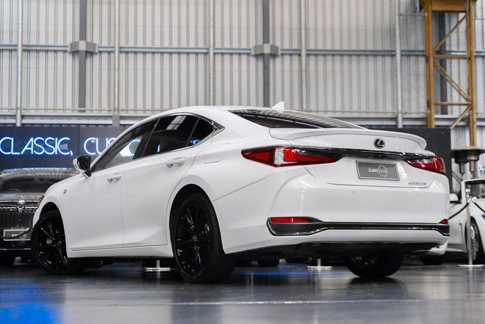 2022 Lexus ES 300h F Sport AXZH10R White Nova