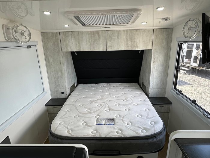 2022 Red Centre Kimberley Plus 208 Microwave Edition PRICE DROP TO $79,990