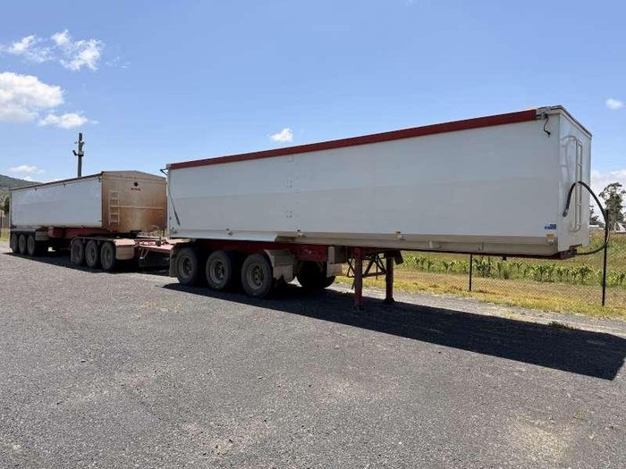 2010 Moore Grain Tippers