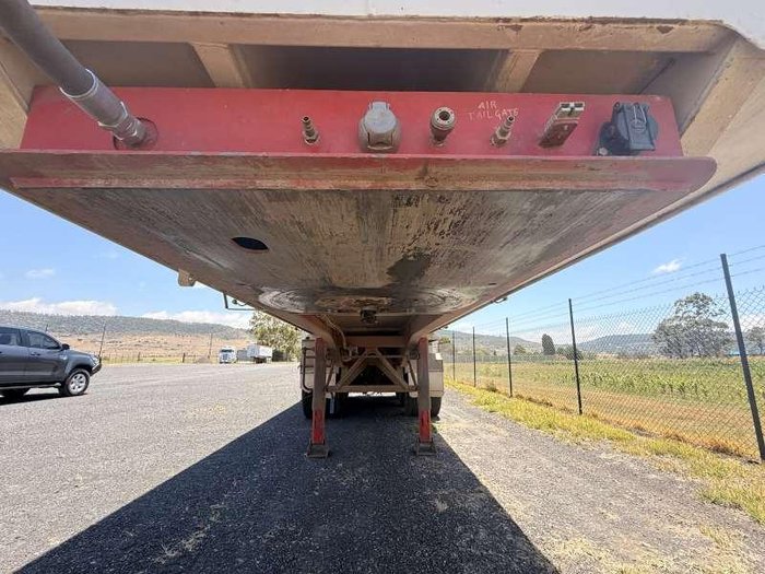 2010 Moore Grain Tippers
