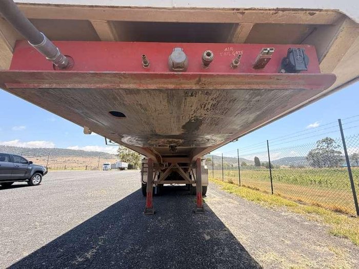 2010 Moore Grain Tippers