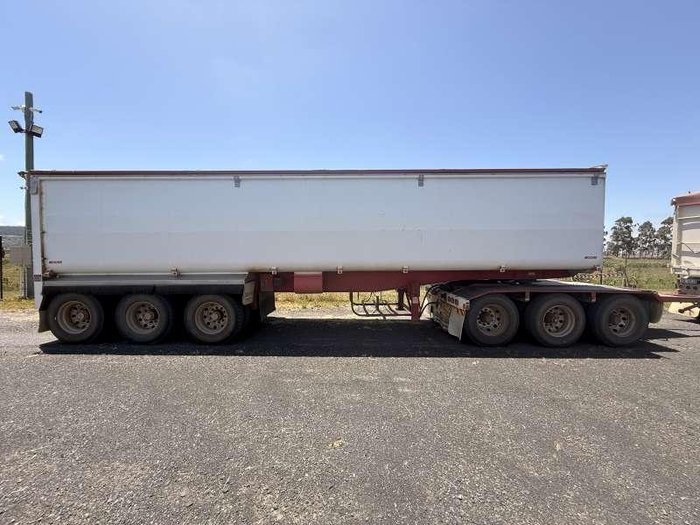 2010 Moore Grain Tippers