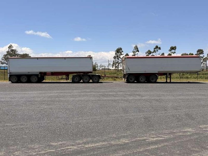 2010 Moore Grain Tippers