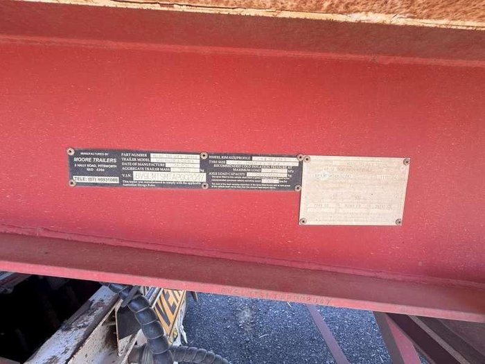 2010 Moore Grain Tippers