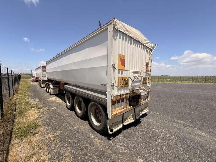2010 Moore Grain Tippers