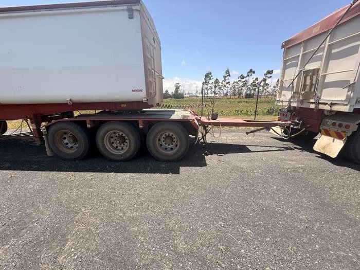 2010 Moore Grain Tippers