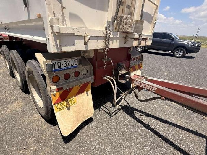 2010 Moore Grain Tippers