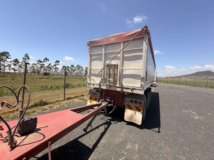 2010 Moore Grain Tippers
