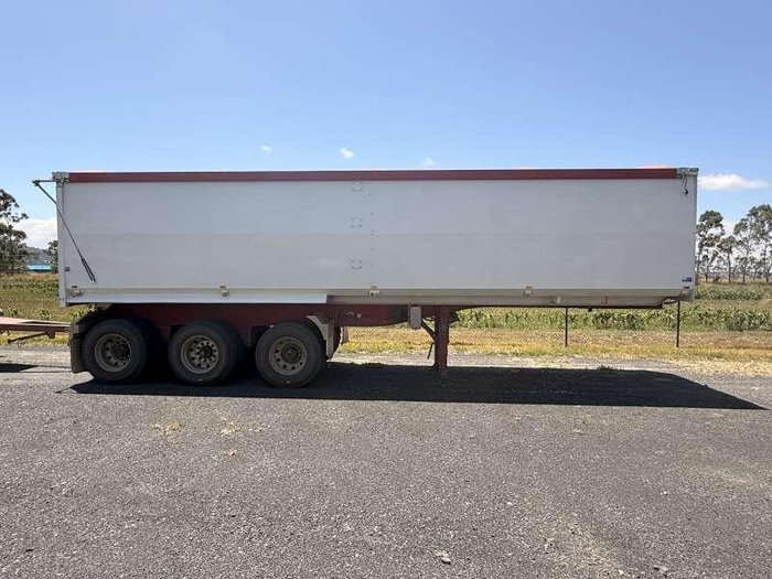 2010 Moore Grain Tippers