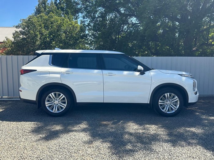 2022 Mitsubishi Outlander ES