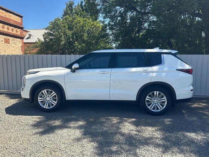 2022 Mitsubishi Outlander ES