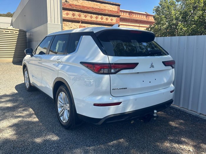 2022 Mitsubishi Outlander ES