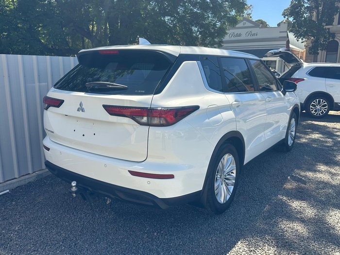 2022 Mitsubishi Outlander ES