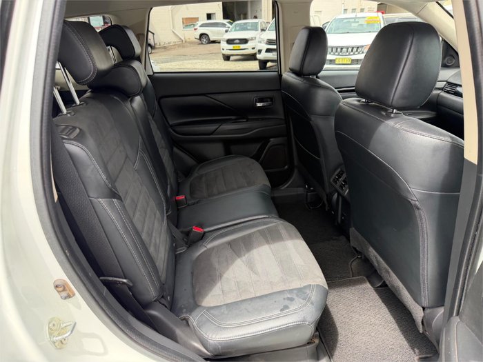 2020 MITSUBISHI OUTLANDER LS 7 SEAT (AWD)