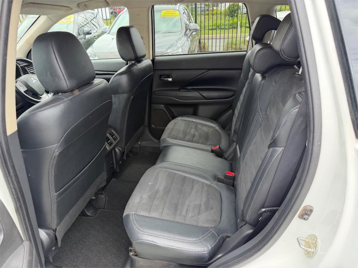 2020 MITSUBISHI OUTLANDER LS 7 SEAT (AWD)