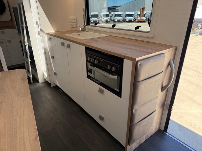 2026 New Age Caravans Road Owl Ro21be Expedition My26