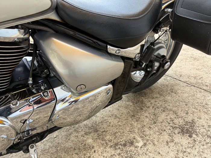 2004 Suzuki VL800 (BOULEVARD C50) Silver