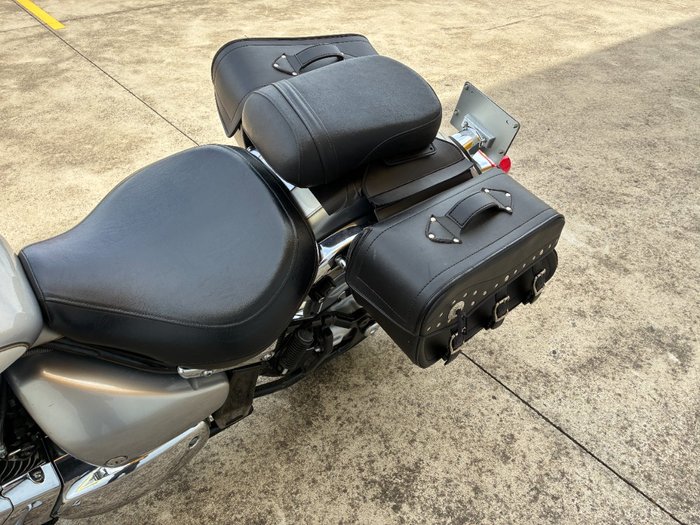 2004 Suzuki VL800 (BOULEVARD C50) Silver