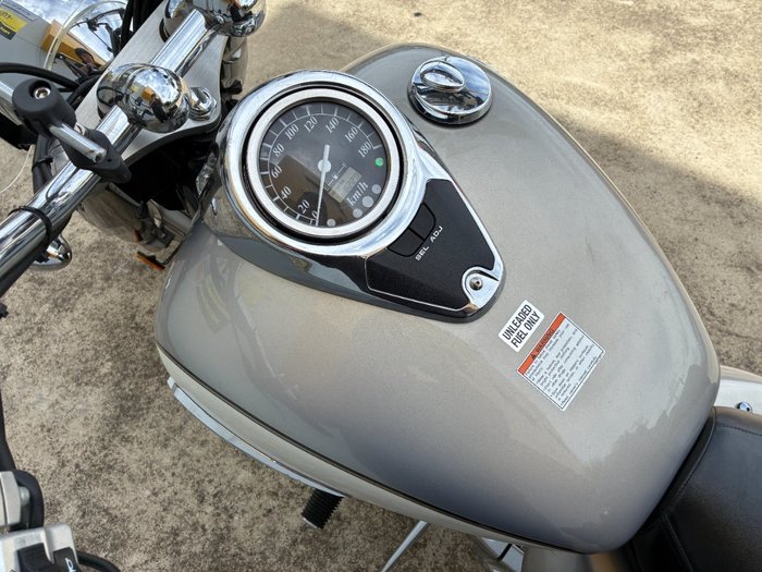 2004 Suzuki VL800 (BOULEVARD C50) Silver