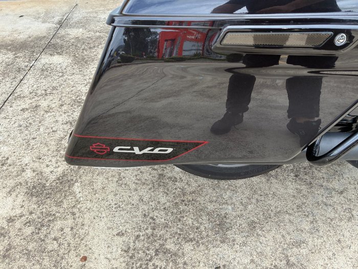 2019 HARLEY-DAVIDSON FLHXSE CVO STREET GLIDE Black