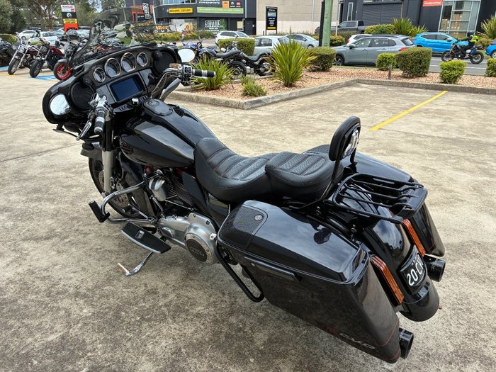 2019 HARLEY-DAVIDSON FLHXSE CVO STREET GLIDE Black