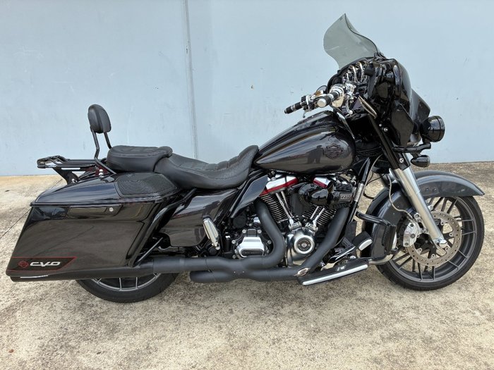 2019 HARLEY-DAVIDSON FLHXSE CVO STREET GLIDE Black