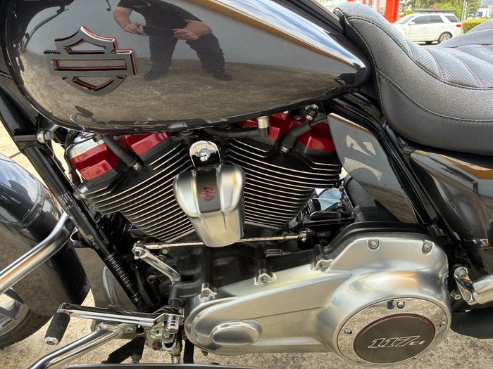 2019 HARLEY-DAVIDSON FLHXSE CVO STREET GLIDE Black