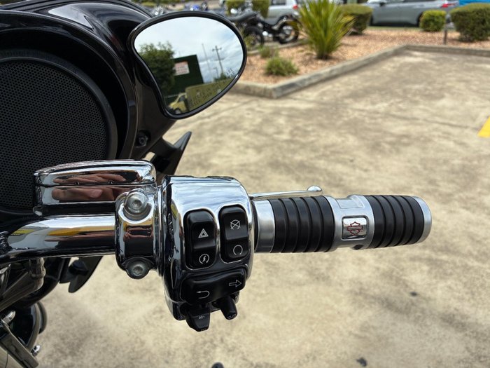 2019 HARLEY-DAVIDSON FLHXSE CVO STREET GLIDE Black