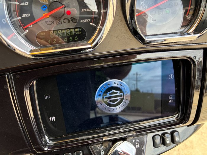 2019 HARLEY-DAVIDSON FLHXSE CVO STREET GLIDE Black