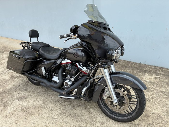 2019 HARLEY-DAVIDSON FLHXSE CVO STREET GLIDE Black