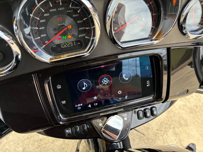 2019 HARLEY-DAVIDSON FLHXSE CVO STREET GLIDE Black