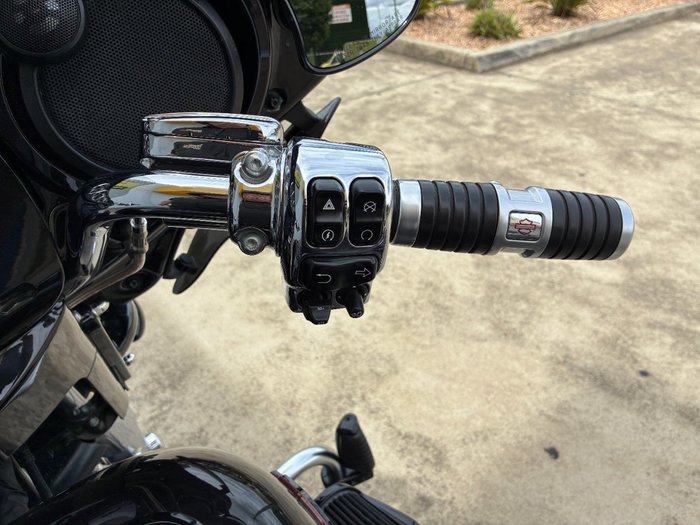 2019 HARLEY-DAVIDSON FLHXSE CVO STREET GLIDE Black