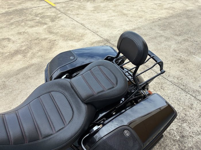 2019 HARLEY-DAVIDSON FLHXSE CVO STREET GLIDE Black