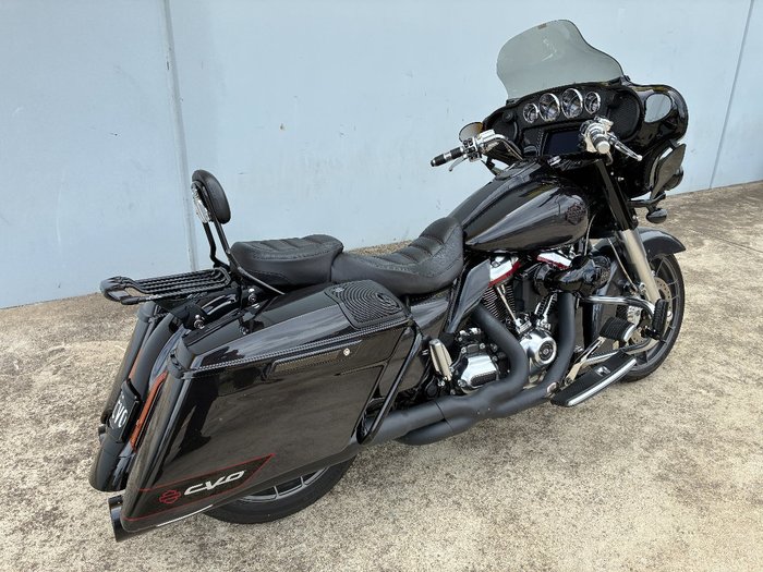 2019 HARLEY-DAVIDSON FLHXSE CVO STREET GLIDE Black