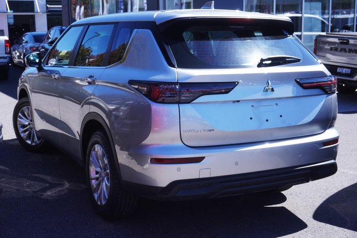 2025 Mitsubishi Outlander ES