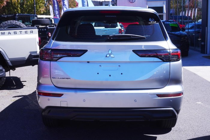 2025 Mitsubishi Outlander ES