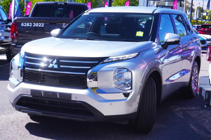 2025 Mitsubishi Outlander ES