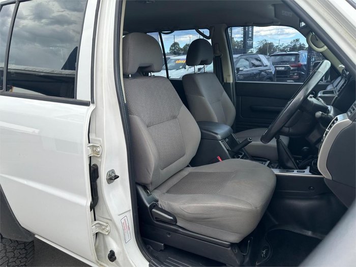 2013 Nissan Patrol DX Y61 4X4 Polar White