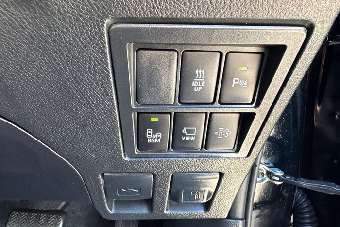 2023 Toyota Hilux SR5