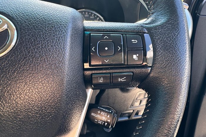 2023 Toyota Hilux SR5