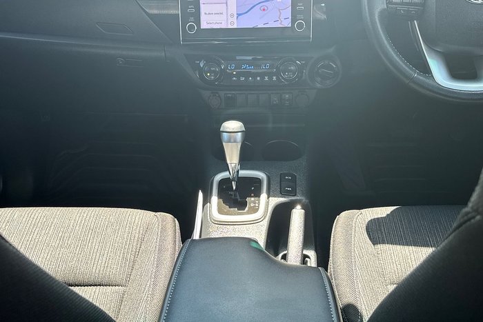 2023 Toyota Hilux SR5