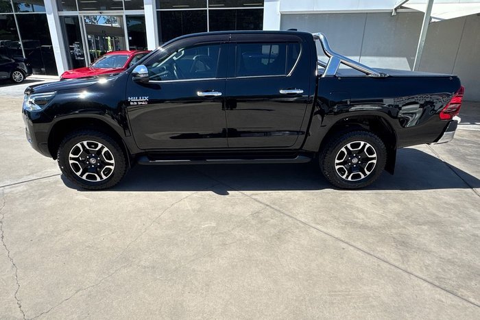 2023 Toyota Hilux SR5