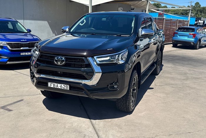 2023 Toyota Hilux SR5