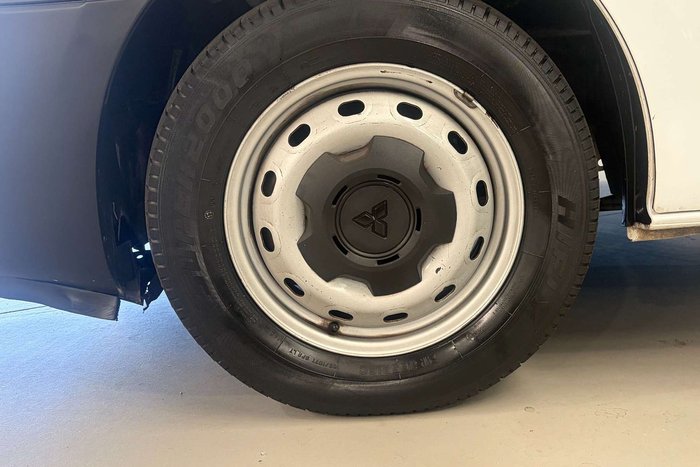 2021 Mitsubishi Express GLX