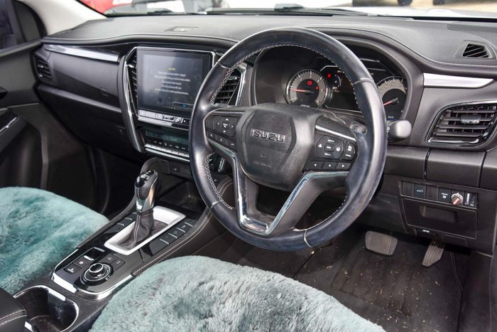 2022 Isuzu MU-X LS-T