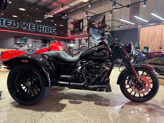 2025 Harley-Davidson Freewheeler 114 (FLRT) Freewheeler Black