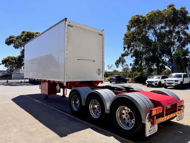 2006 Vawdrey St3 Lead A 12 Pallet Refrigerated Wingliner