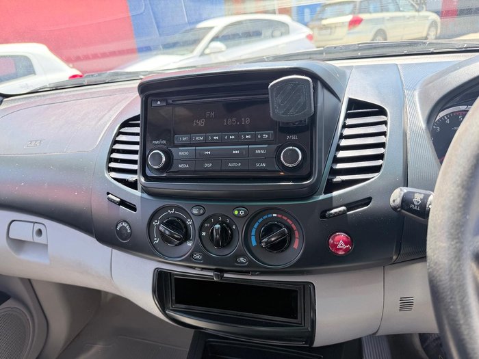 2015 Mitsubishi Triton GLX MN MY15 4X4 Dual Range White