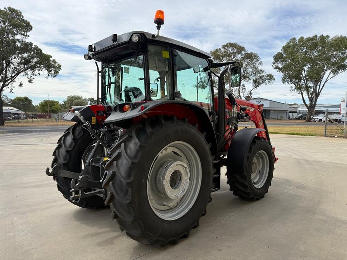 0 Massey Ferguson 5711 Dyna-4