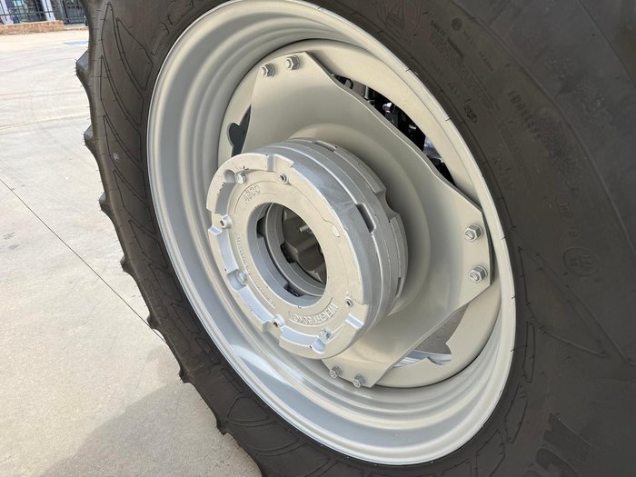 0 Massey Ferguson 5711 Dyna-4